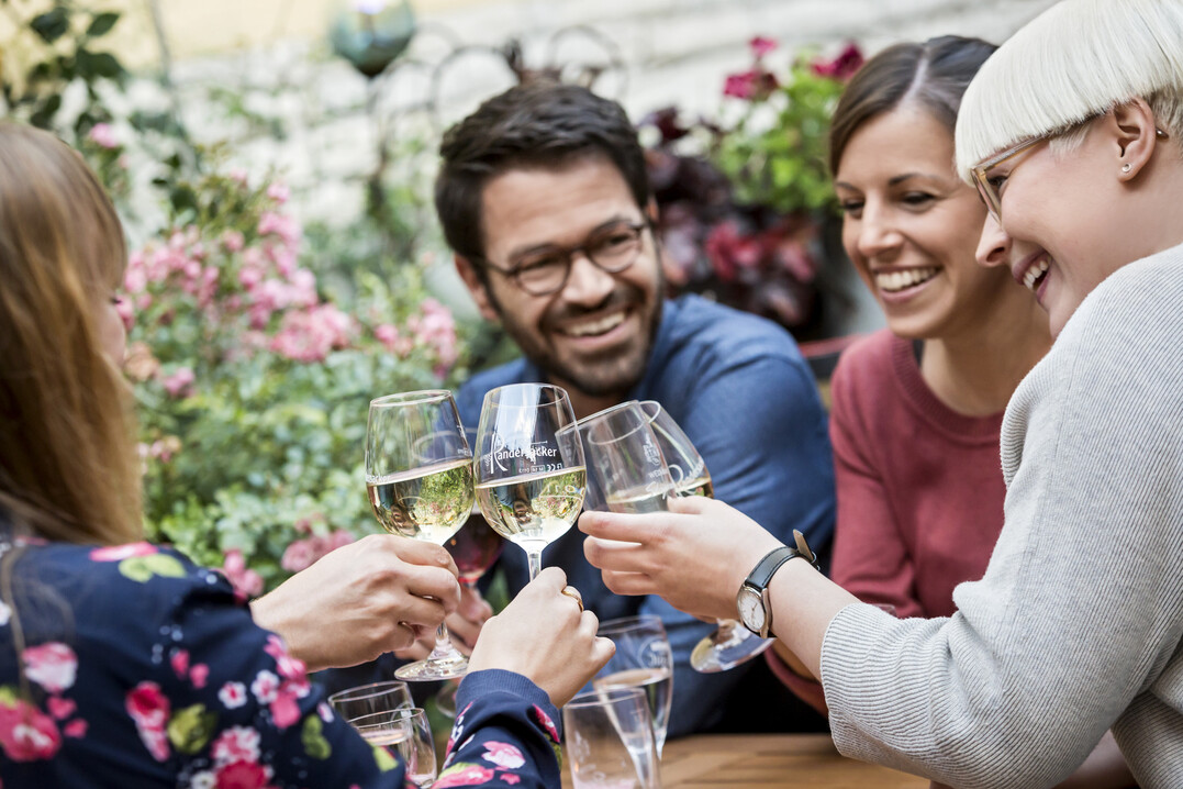   Wein-Verkostungen bei den frnkischen Winzern wieder mglich.