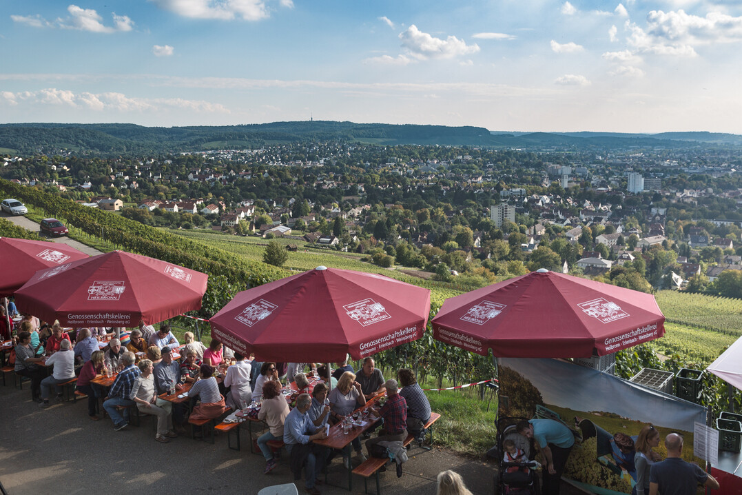 Das Fest in den Weinbergen mit dem schnsten Blick auf die lteste Weinstadt Wrttembergs inmitten von ppigem Grn.