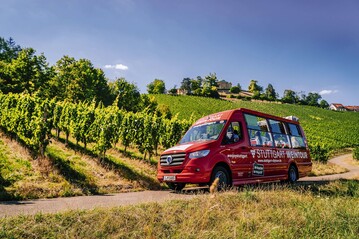 Mit dem Elektrobus lsst sich die Tour durch die Stuttgarter Weinlandschaft bestens erleben.