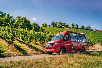Elektrobus mit 21 Sitzpltzen und Cabrio-Verdec. 