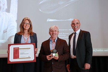 v.l.n.r.: Frnkische Weinknigin Eva Brockmann, Bernhard Reiser, Artur Steinmann, Prsident Frnkischer Weinbauverband e.V.