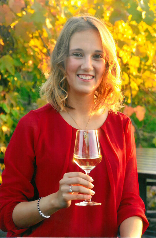 Silena Wernerist Weinprinzessinin Stammheim.Die 20-jhrige ist als Gro- und Auenhandelskauffrau bei der BayWa AG ttig. In ihrer Freizeit spielt siegerne Korbball, tanzt und liest gerne und besucht Konzerte.